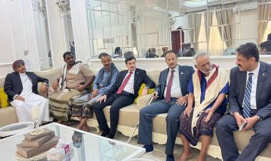 المهرة.. فريق التواصل وتعزيز الوعي السياسي يزور المناضل محمد سالم كدة