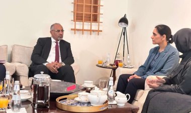 الرئيس الزُبيدي يبحث مع سفيرة المملكة المتحدة مستجدات الأوضاع الإنسانية والسياسية في بلادنا