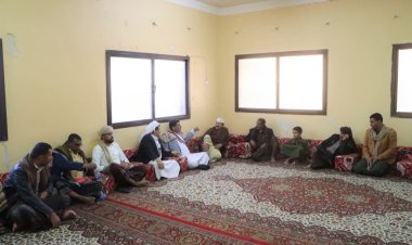 الشيخ باكريت يزور المناضل عبدالله أحمد لقور ويطلع على أحواله في عتق