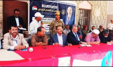 فريق التواصل وتعزيز الوعي السياسي يعقد لقاءً موسعًا بقيادات المجلس والسلطة المحلية والشخصيات الاجتماعية والقبلية في لودر ومكيراس