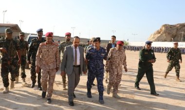 محافظ حضرموت يتفقد الإدارة العامة للأمن والشرطة ويعقد لقاء برؤساء الإدارات الأمنية بالمحافظة