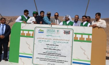 محافظ حضرموت يضع حجر الأساس لمشروع تعزيز الأمن المائي بالطاقة المتجددة