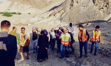 فريق التواصل وتعزيز الوعي السياسي في المجلس الانتقالي يتفقد الأعمال الإنشائية في سد حسان بأبين