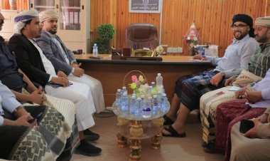 حضرموت.. فريق التواصل وتعزيز الوعي السياسي يلتقي مدير عام مديرية ثمود