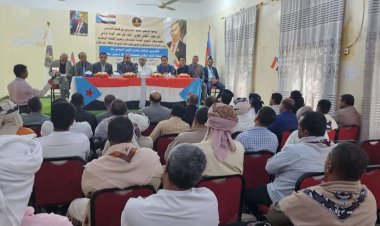 فريق التواصل وتعزيز الوعي السياسي يعقد لقاءً موسعًا مع المكتب التنفيذي للسلطة المحلية في سقطرى