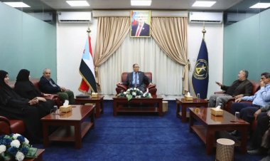 الدكتور الخُبجي يستقبل فريق التواصل وتعزيز الوعي السياسي لدى محافظة الضالع ويشيد بنجاحهم