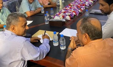 الوكيل باصريح يعقد اجتماع بمؤسسة كهرباء ساحل حضرموت لمناقشة الاستعدادات لصيف 2025.