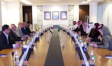 الوزير باذيب يبحث مع نظيره السعودي تعزيز الشراكة الإستراتيجية الرقمية بين البلدين