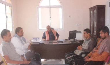 إتمام عملية الاستلام والتسليم بين المدير السلف والخلف للإدارة المحلية بمركز المحامي والمقد