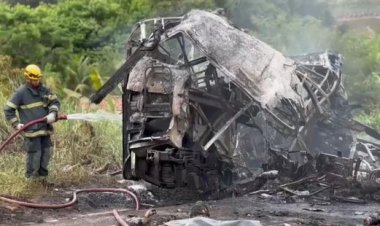 قتلى وجرحى في حادث تصادم حافلة ركاب وشاحنة بالمكسيك