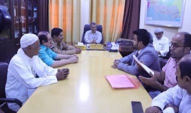 فريق التواصل وتعزيز الوعي السياسي بالانتقالي يناقش مع مدير مديرية غيل باوزير الأوضاع الخدمية والمعيشية للمواطنين