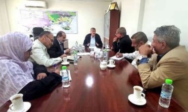 فريق التواصل بالمجلس الانتقالي يلتقي رئيس الغرفة التجارية والصناعية في العاصمة عدن