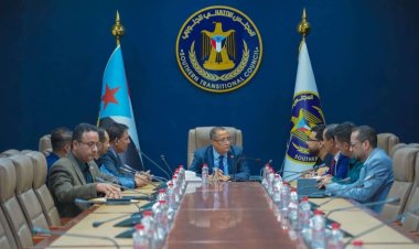 الخُبجي يلتقي فريق التواصل وتعزيز الوعي السياسي في وادي وصحراء حضرموت