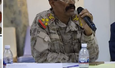 قائد المنطقة العسكرية الثانية يهنئ اللواء الركن محمد سالمين باتيس بمنصبه الجديد