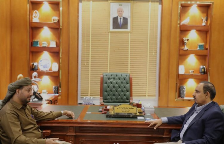 محافظ حضرموت ووزير التربية والتعليم يبحثان جهود تحسين جودة التعليم وتوفير احتياجات استقرار العملية التعليمية