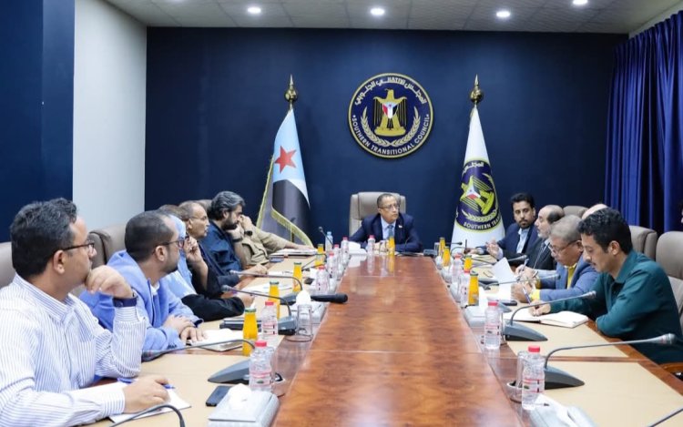 الخُبجي يستعرض نتائج النزولات الميدانية لفريق العاصمة عدن ويؤكد على أهمية تعزيز التواصل مع المجتمع