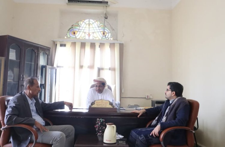 فريق التواصل السياسي بالمجلس الانتقالي الجنوبي يلتقي مدير عام مديرية منعر لمناقشة احتياجات المواطنين .