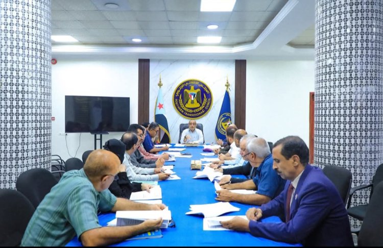 الأمانة العامة تناقش تقرير المشهد الاقتصادي والخدمي بمختلف محافظات الجنوب