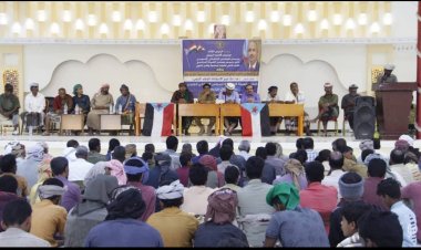 فريق التواصل وتعزيز الوعي السياسي بالمجلس الانتقالي يعقد لقاءً موسعاً بالقيادة المحلية والشخصيات القبلية والاجتماعية بمديرية غيل بن يمين