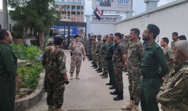 العاصمة عدن.. مدير شرطة المنصورة يشدد على الإنضباط واليقضة والحس الأمني في العام الجديد