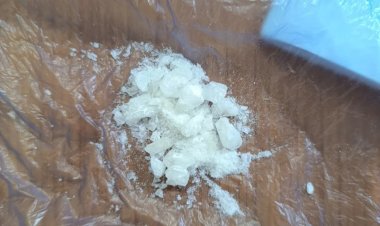 ضبط شخص وبحوزته ما يقارب 5 جرام من مادة الشبو المخدر بمديرية الريدة وقصيعر