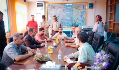 لملس يتفقد سير العمل في المنطقة الثانية لكهرباء عدن