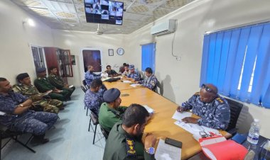 مدير أمن الشحر يعقد اجتماعاً موسعاً  لمناقشة التقارير  السنوية في المراكز والأقسام ومستوى الانجاز فيها