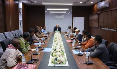 اجتماع بتربية ساحل حضرموت يناقش سير العملية التربوية والتعليمية للفصل الدراسي الأول وجملة من القضايا التربوية والتعليمية بمديريات الساحل.