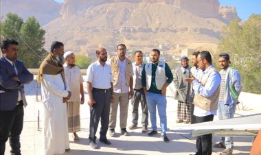 رئيس لجنة الشؤون الاجتماعية ومدير التربية بالقطن يستلمان مشروع تركيب منظومة طاقة شمسية بعدد من مدارس المديرية