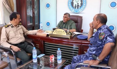 العميد المنهالي يناقش الترتيبات الخاصة بتدشين العمل بنظام البطاقة الشخصية الذكية بمديريتي دوعن وحجر