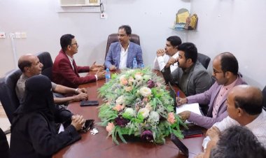 فريق التواصل وتعزيز الوعي السياسي بالانتقالي يناقش مع مدير الشؤون الاجتماعية تفعيل النقابات بحضرموت