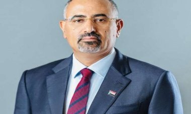 الرئيس الزُبيدي يعزي نائب رئيس الهيئة الوطنية للإعلام بوفاة الحاج محمد عوض القعيطي