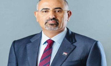 الرئيس الزُبيدي يعزي في وفاة العلامة محمد حسين أدم بانافع