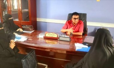 ممثلة اللجان المجتمعية بمديرية البريقة تزور الإدارة العامة لمحو الأمية عدن
