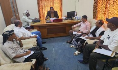 لجنة دراسة الموارد المالية وآلية توريدها بمحافظة سقطرى تعقد إجتماعها الأول للعام 2025