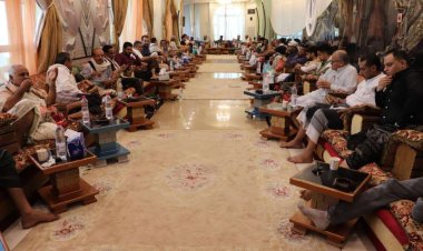 اسرة الفقيد الميسري تستقبل واجب العزاء بعدن