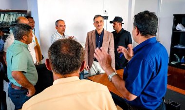 لملس يطلع على سير العمل بالمنطقة الثالثة لكهرباء عدن ويتفقد سير العمل في مؤسسة المسالخ