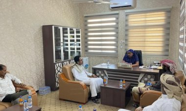 نائب رئيس تنفيذية المهرة يزور مكتب الخدمة المدنية بالمحافظة .