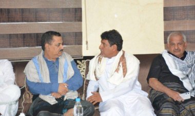 الشيخ باكريت يزور مدير دائرة شؤون الأفراد والاحتياط العام بوزارة الدفاع بالعاصمة عدن