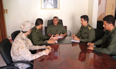 مدير الأمن والشرطة بساحل حضرموت يشدّد على مكافحة التهريب وحماية أراضي الدولة من الاعتداءات