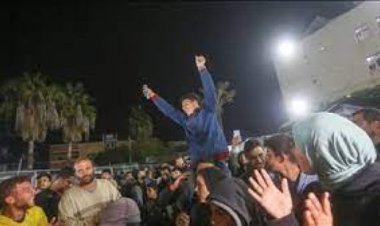 احتفالات بالضفة الغربية بعد وصول الدفعة الأولى من الأسرى