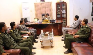 العميد المنهالي يلتقي مدير شركة النفط اليمنية ويؤكد أن الأجهزة الأمنية لن تسمح بأي عمليات تهريب للنفط