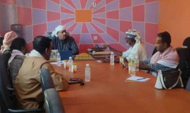 تنفيذية نقابة المعلمين والتربويين الجنوبيين بساحل حضرموت تلتقي بمدير التربية بالشحر