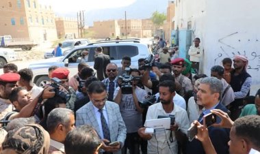 الأمين العام لمحلي حضرموت يدشن خدمة يمن فور جي للهاتف اللاسلكي والإنترنت في مديرية حجر.