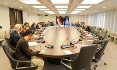 رئيس الوزراء يرأس اجتماعاً بمقر صندوق النقد الدولي لعدد من المدراء التنفيذيين