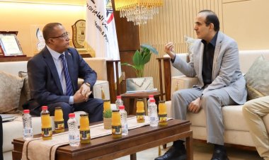 الدكتور الخُبجي يزور مقر وزارة الصحة ويشيد بجهود استعادة مؤسسات الدولة في العاصمة عدن