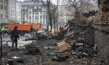 ثلاثة قتلى في ضربات مسيرات روسية على محيط كييف