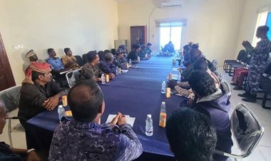 العميد الجابري يعقد اجتماعاً لمدراء إدارات وأقسام الإمداد بالإدارة العامة للأمن بحضرموت الساحل