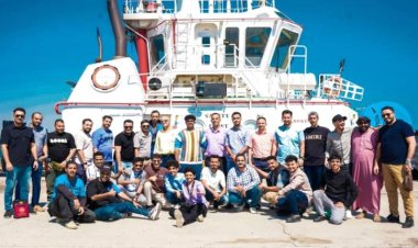 شباب عدن يدشنون رحلة الباص الثقافي لاستكشاف الثقافات في البريقة