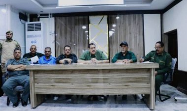 مدير أمن عدن يلتقي قيادات الشرطة ويدعو إلى تطوير الأداء